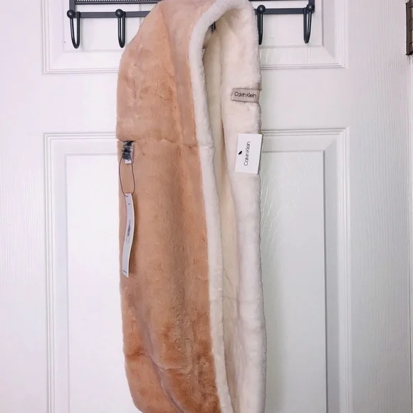 Calvin Klein scarf - Picture 2 of 6